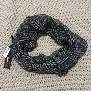 Black and White Houndstooth Scarf